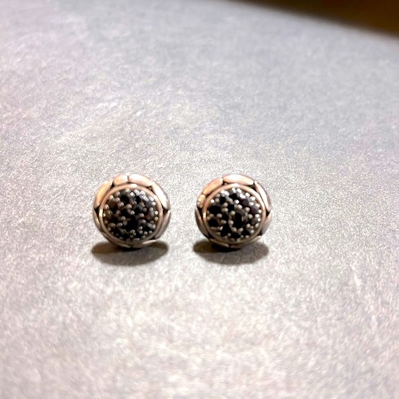 John Hardy Bamboo 925 Silver Black Sapphire Stud Earrings. Worn a couple times. - Picture 1 of 6